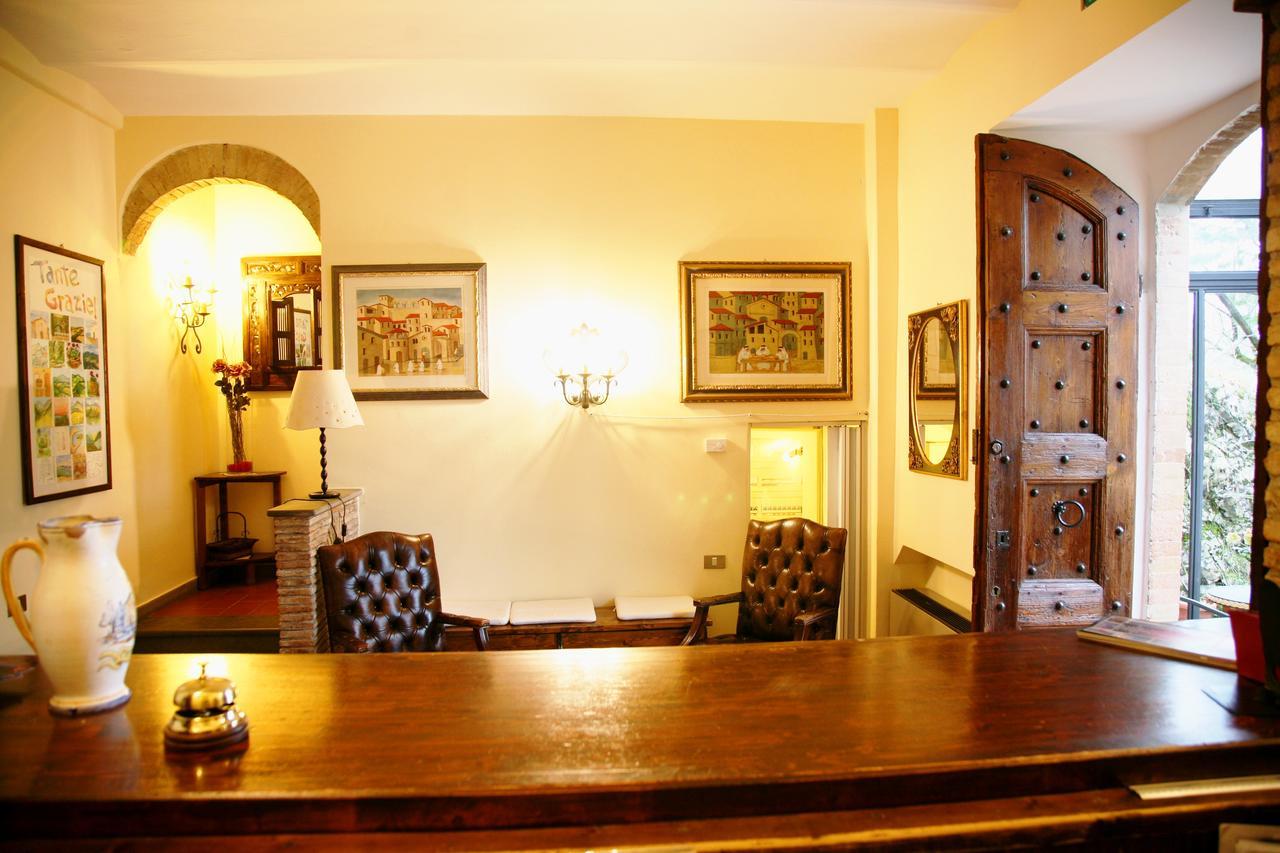 Castello Cortevecchio Губио Екстериор снимка