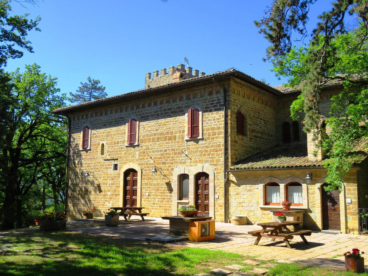 Castello Cortevecchio Губио Екстериор снимка